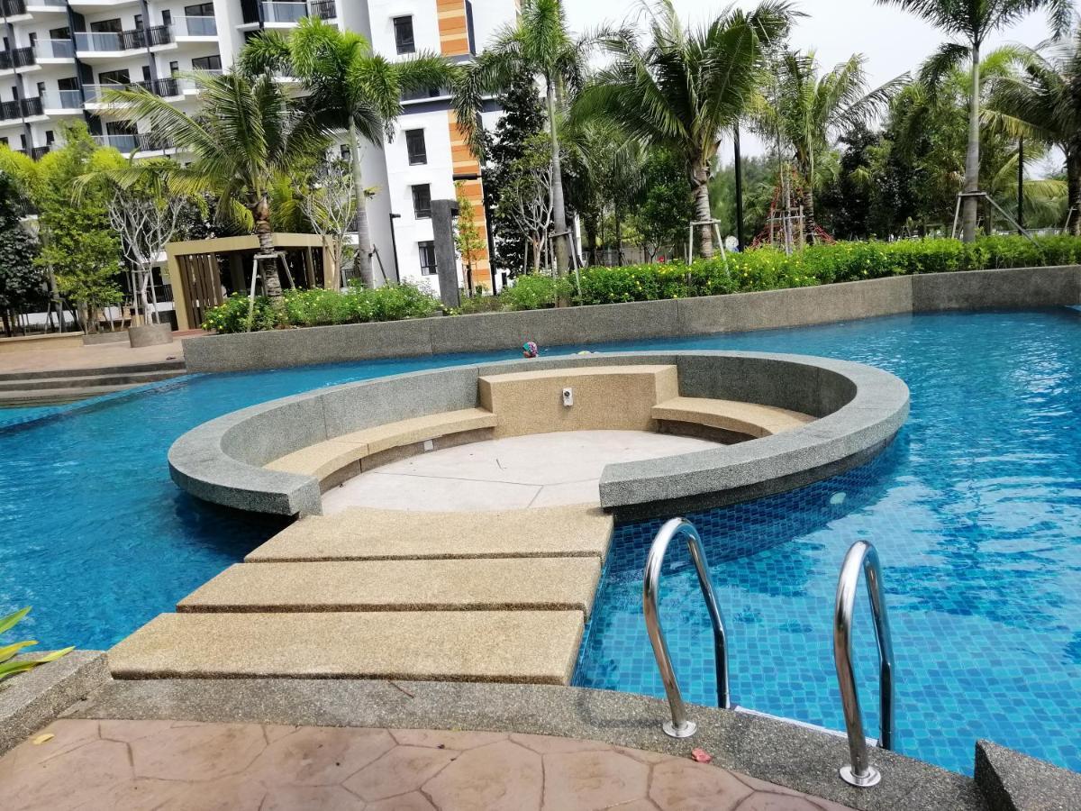 Timurbay Seafront Residence By Hardinahomes Kuantan Eksteriør bilde